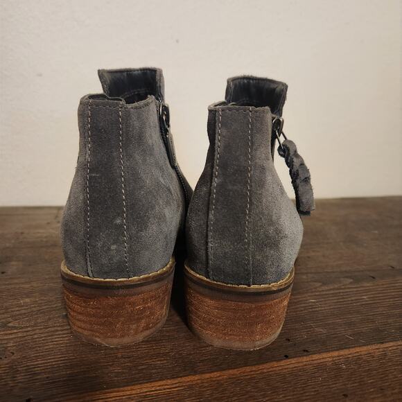 Blondo Boots Womens Liam Ankle Bootie Waterproof Grey Suede Casual Size 6 - Picture 3 of 9